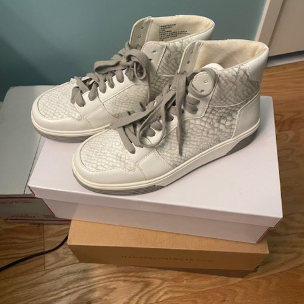 Steve Madden  Snakeskin Print High Tops, Size 7.5